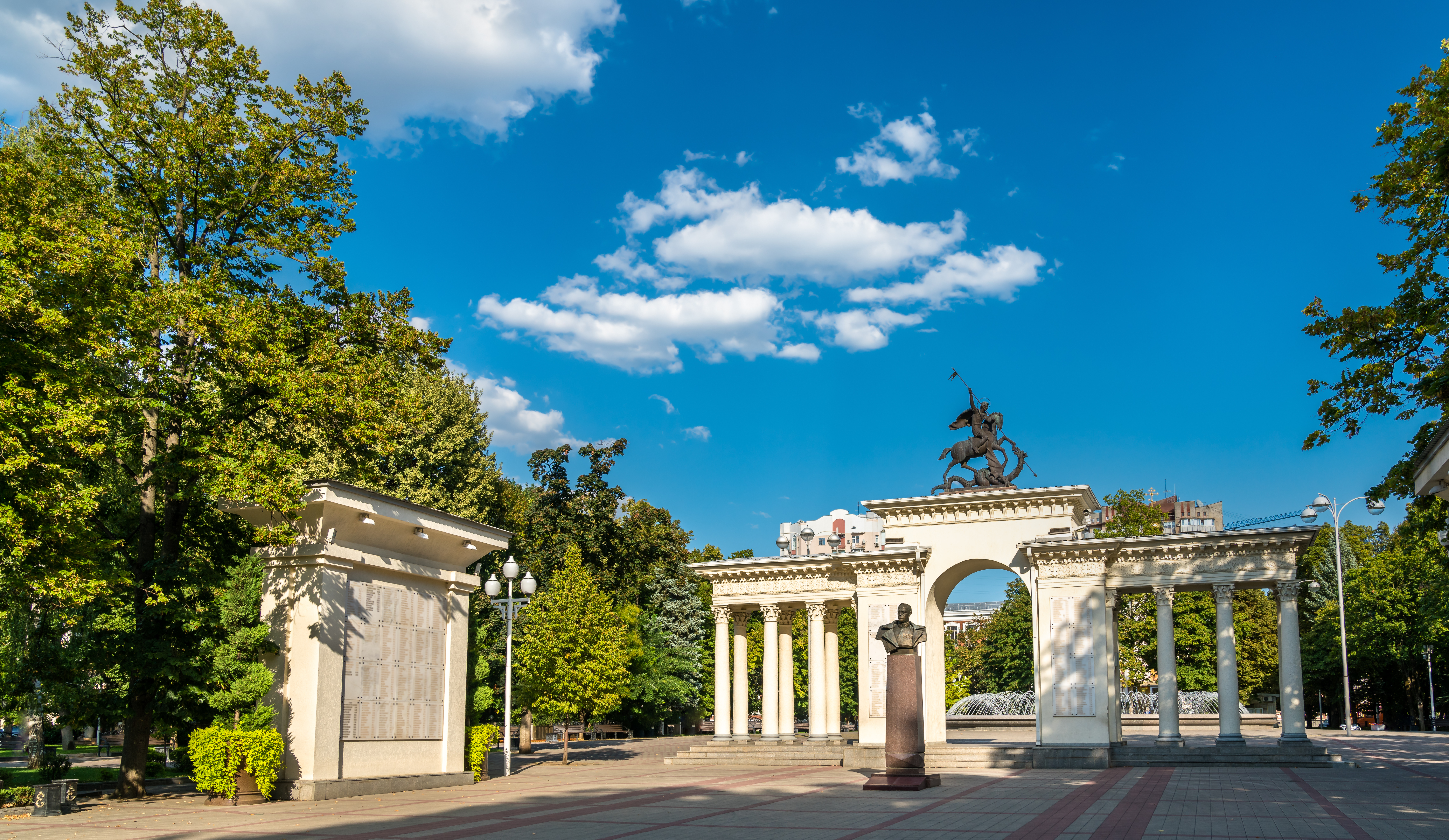 Экскурсия по Краснодару и парк Галицкого на транспорте туристов
