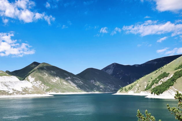 Виды Жемчужина Кавказа, на горное озеро 