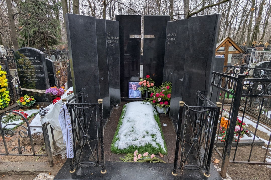 Кумиры, герои и святые старинного Ваганьковского кладбища — фото 7