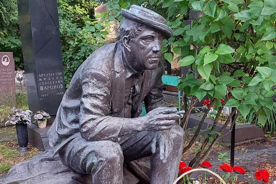 Обзорная экскурсия по Новодевичьему кладбищу: судьбы великих людей - фото 6