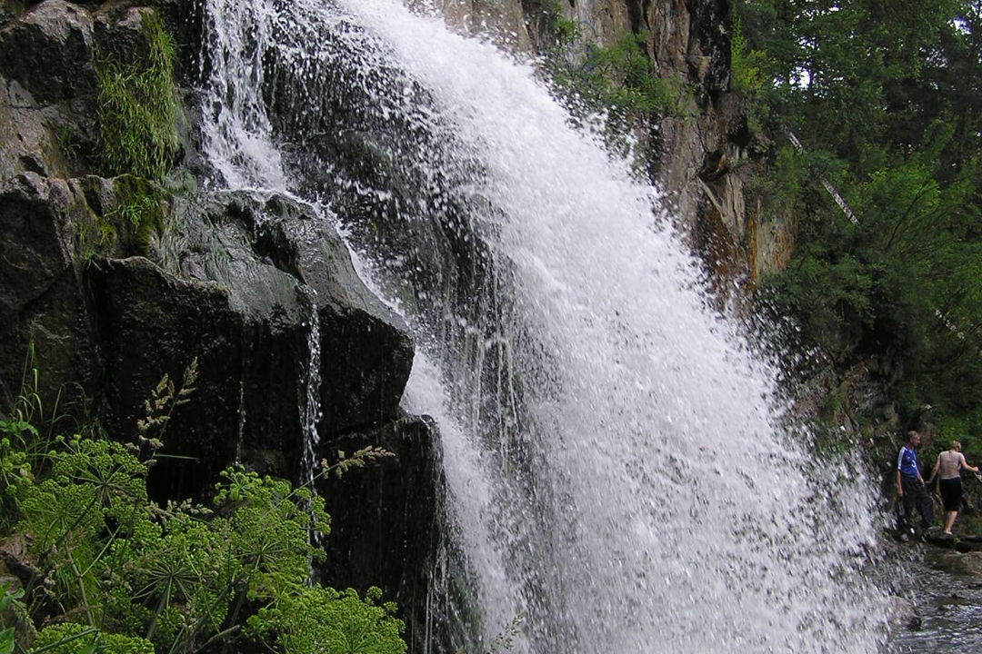 Экскурсия на курорт «Манжерок» (гора Малая Синюха) и Камышлинский водопад — фото 1