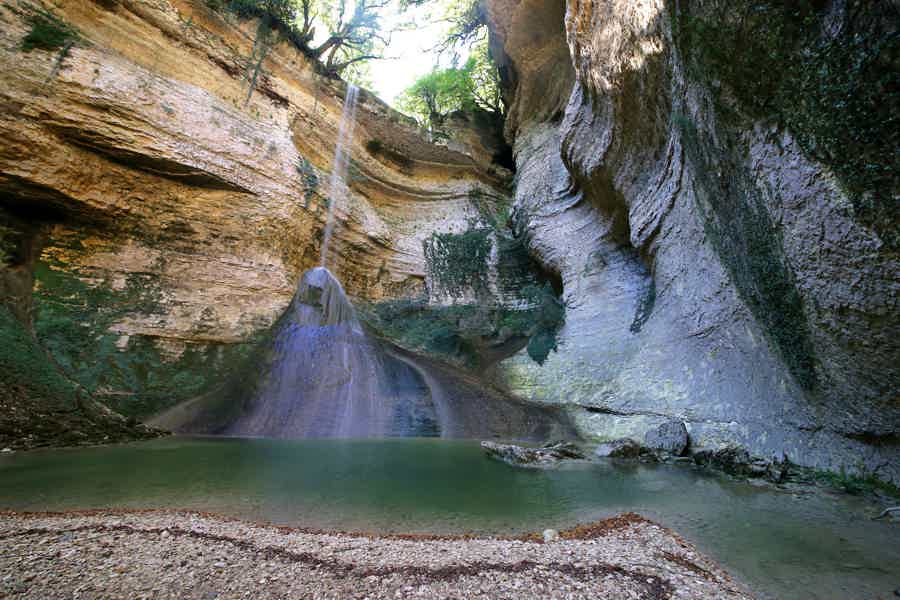 Джип-тур: Кодорское ущелье и Шакуранский водопад из Гагры - фото 1