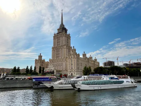 "По самой главной улице Москвы" - круглогодичная речная экскурсия на яхте флотилии "Рэдиссон"
