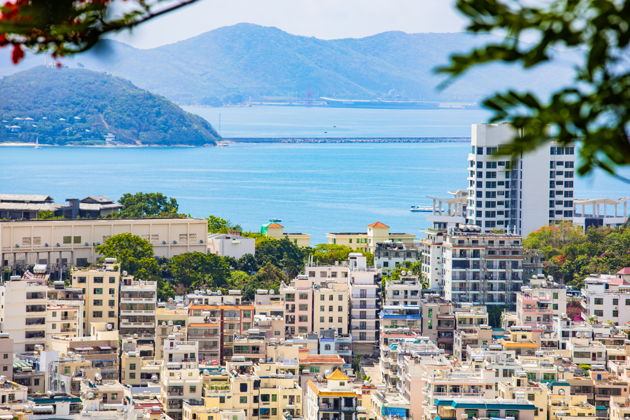 Восточное побережье Санья: плавучие деревни, пляжи и шопинг