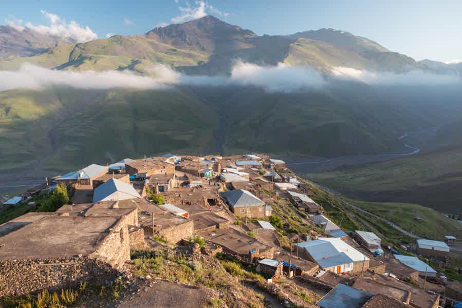 Экскурсия из Баку: Губа, Хыналыг и Карамельные горы - фото 1
