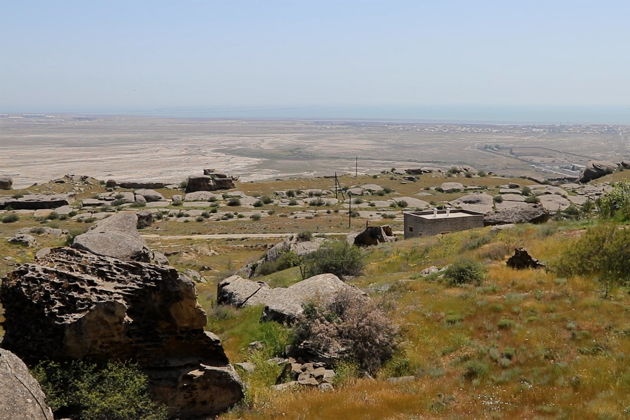 Виды Гобустан и Огни Апшерона