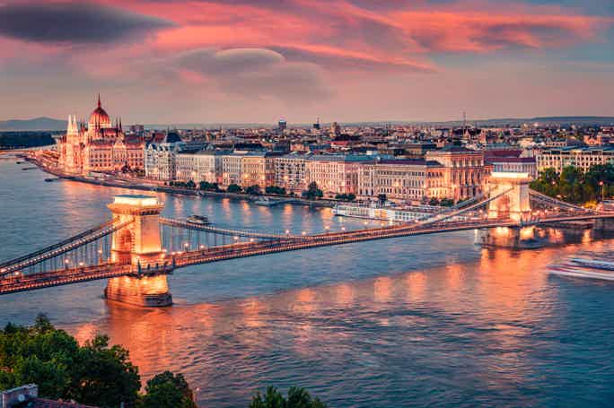 An Unforgettable Budapest Danube Sightseeing River Walk