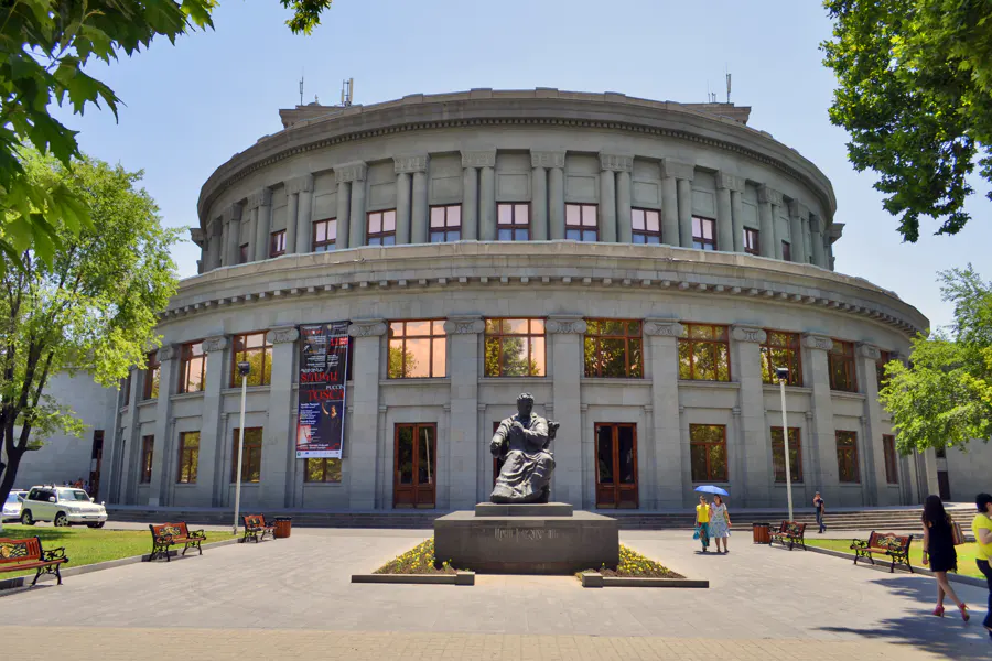Ереван: тур по городу с посещением самых популярных музеев — фото 1
