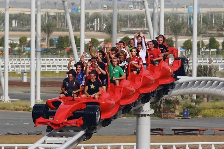Билет в несколько парков: Ferrari, SeaWorld, Warner Bros. и YasWaterWorld — фото 1