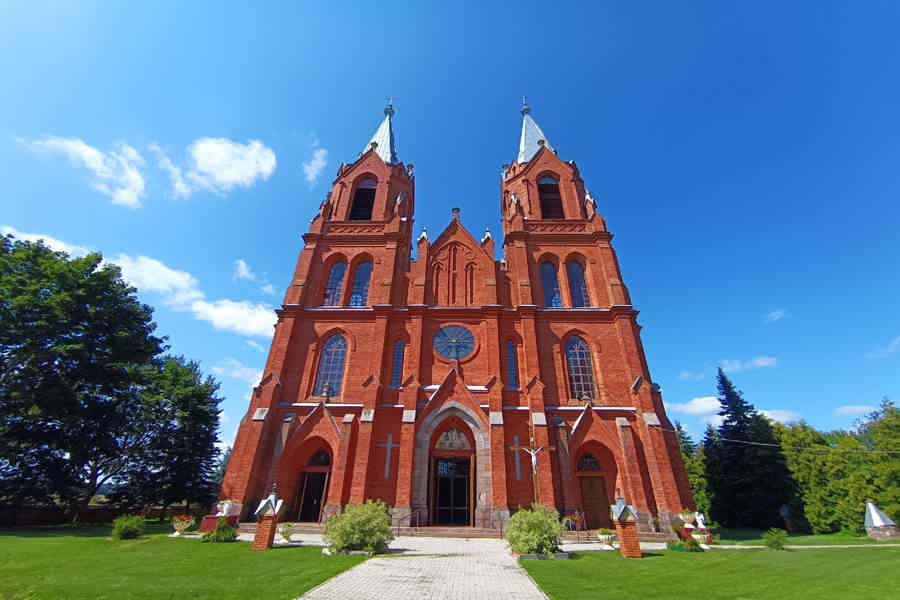 Лидский замок, костёл в Старых Василишках, церковь-крепость в Мурованке - фото 1