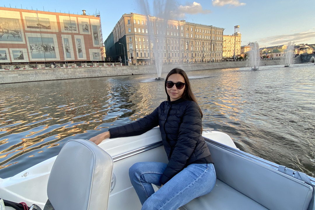 По центру Москвы на катере с капитаном до Лужников или Москва-Сити — фото 6