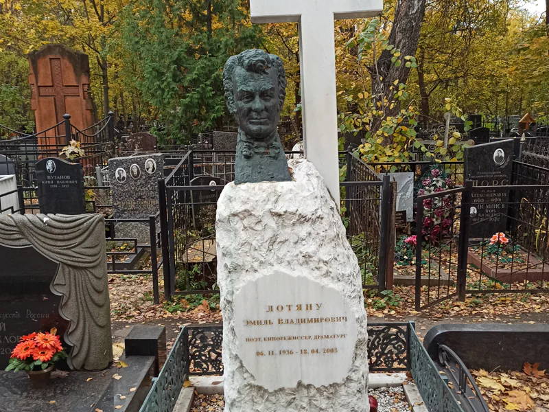 Групповая экскурсия «Истории любви Ваганьковского кладбища» — фото 3, Москва | Покатаем