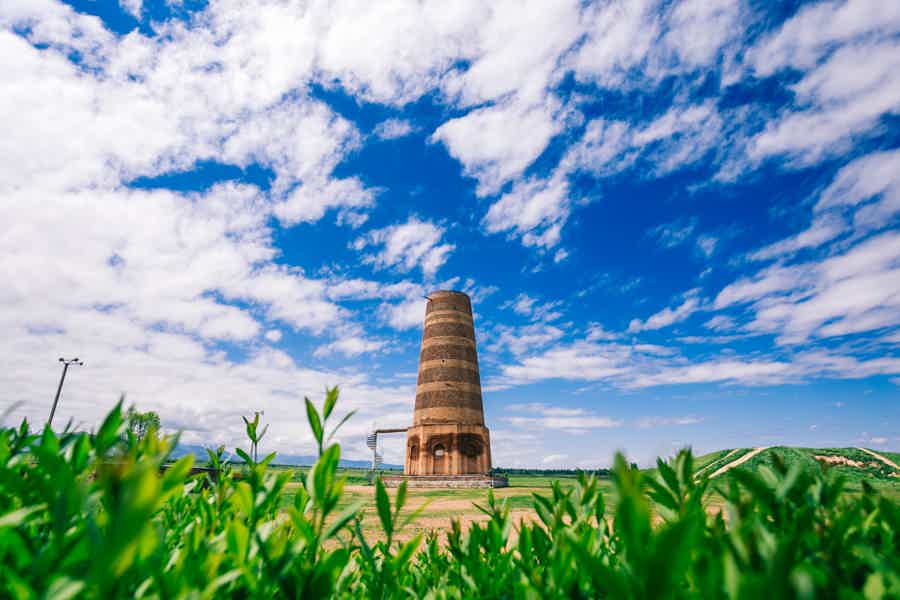 Северный берег Иссык-Куля: башня Бурана и термальные источники - фото 1