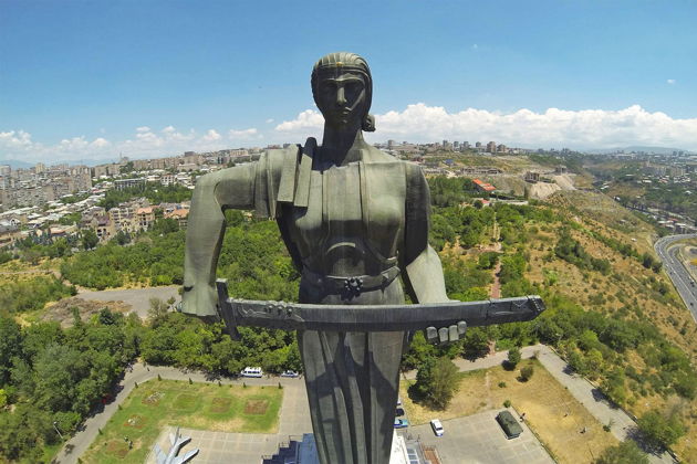 Виды Индивидуальный тур по Армении: Монастырь Севанаванк, озеро Севан и Ереван