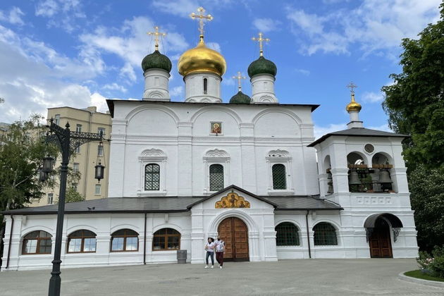 Виды Возрожденная святыня: Сретенский монастырь