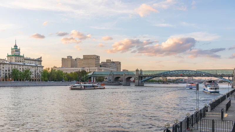 Речная прогулка по центру Москвы на панорамном теплоходе — фото 10