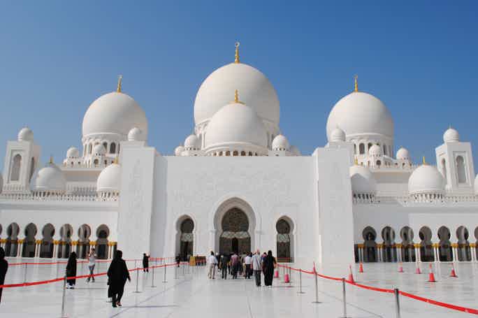Знаменитая белая мечеть Шейха Зайда и музей Лувр c обедом