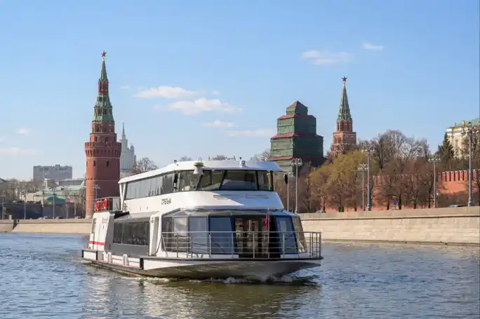 Круговая прогулка от причала «Китай-город» на электроходе