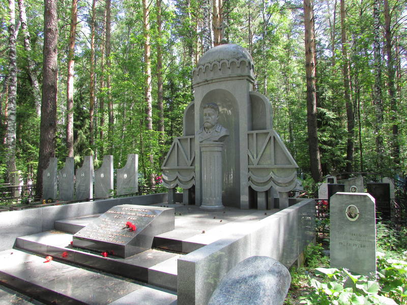 Экскурсия по главному некрополю Новосибирска