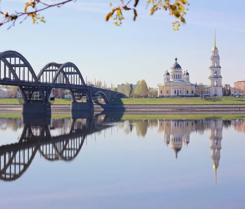 Экскурсия по городу и Рыбинское водохранилище на транспорте туристов