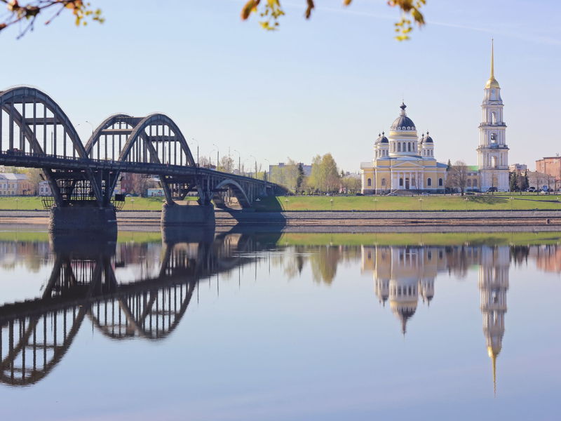 Экскурсия по городу и Рыбинское водохранилище на транспорте туристов