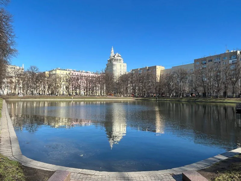 Аудиогид по Патриаршим прудам: поэты, писатели, творцы и обыватели — фото 2, Москва | Покатаем