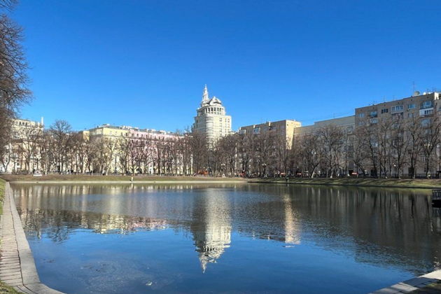 Виды Патриаршие пруды: поэты, писатели, творцы и обыватели