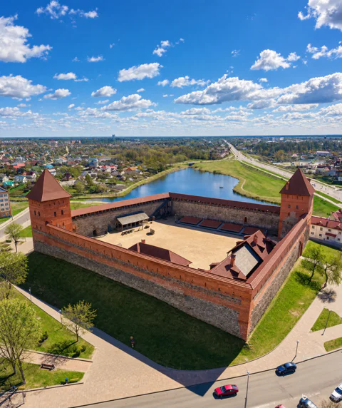 Лидский замок, костёл в Старых Василишках, церковь-крепость в Мурованке