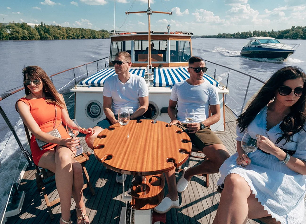 Private cruise on Danube — tour in Budapest, Hungary | Pokataem