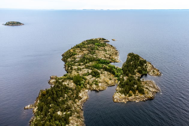 Главное изображение экскурсии - Круиз на катере к Ладожским «Курилам» и пиратская бухта острова Котилуотто