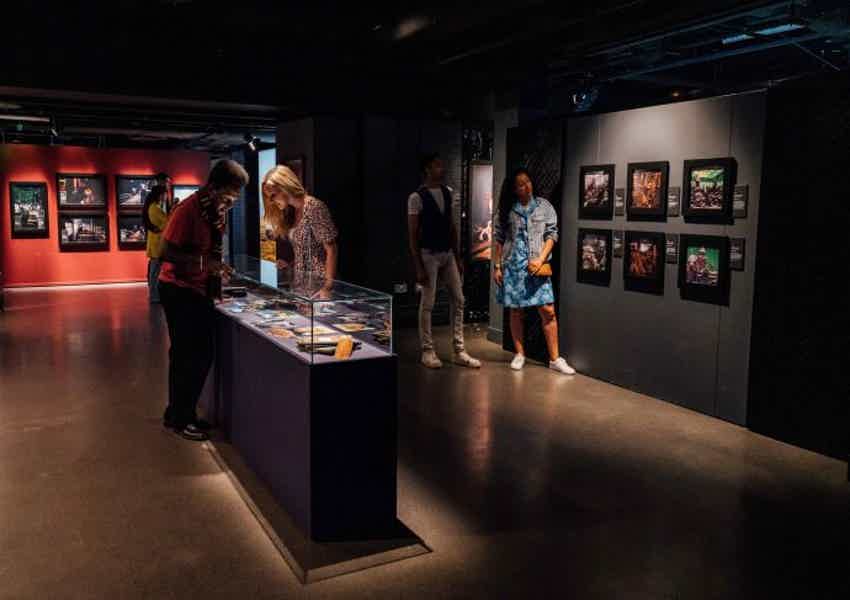 London: Harry Potter Must-See Photo Exhibition & Hop-on/Hop-off Bus Trip - photo 5