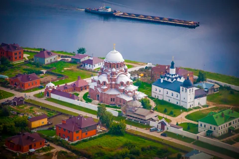 Остров-град Свияжск на транспорте туристов