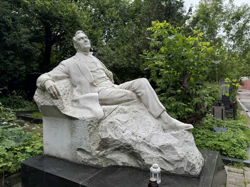 Новодевичье кладбище: и жизнь, и слезы, и любовь (18+) - фото 6