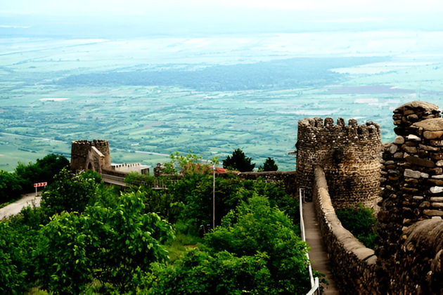 Виды Кахетинское путешествие: Вино и традиции — хинкали и чурчхела