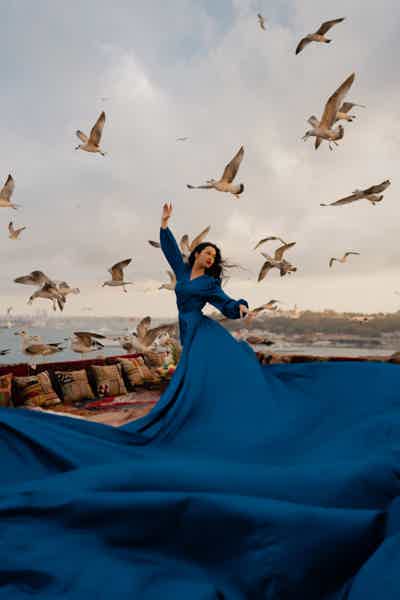 Фотосессия на террасе Стамбула в летящем платье + видео reels - фото 1