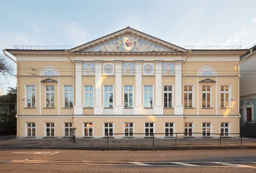 Царским путем по Басманной слободе: роскошь, деньги и скандалы - фото 1