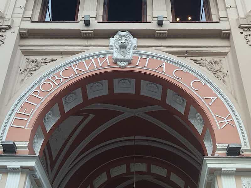 «ГУМ, ЦУМ, лавки да пассажи»: экскурсия по торговым местам Москвы - фото 1