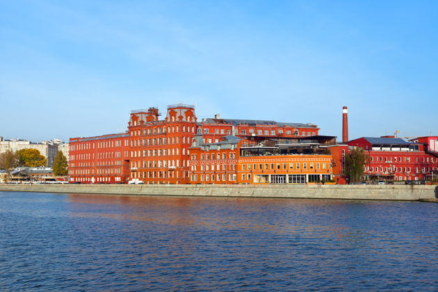 Виды От Кремля до Крымского: часовая прогулка по Москве-реке от парка «Зарядье»