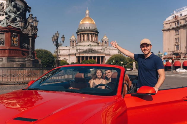 Фото к экскурсии Город с ветерком: экскурсия на кабриолете Ford Mustang с гидом