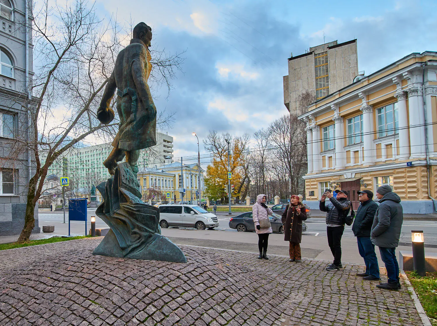 Автопрогулка с героями Булгакова по московским улицам, кадр 5