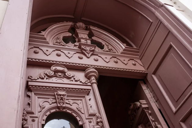 Виды Тбилиси за фасадом: парадные, легенды и лица старого города