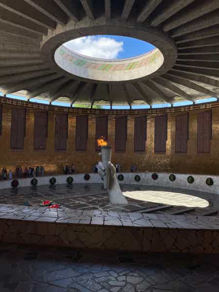 Памятник-ансамбль на Мамаевом кургане — творение скульптора Вучетича - фото 1