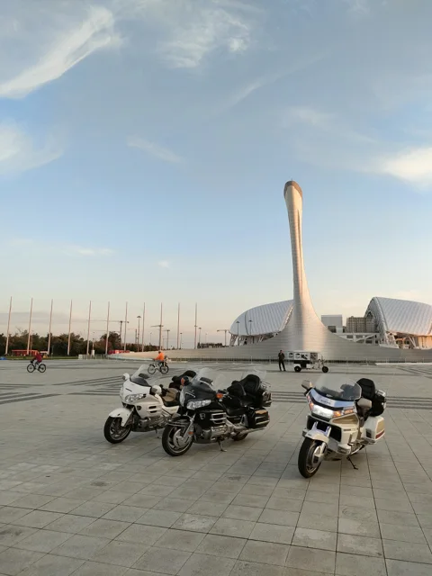 Олимпийский парк на круизном мотоцикле