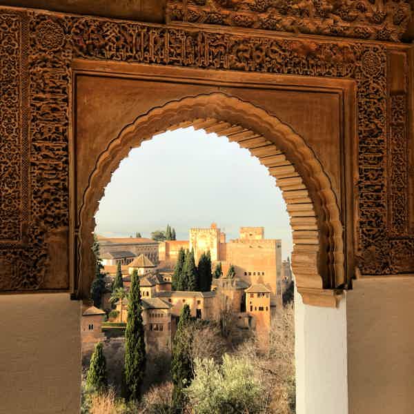 Сказочные дворцы Альгамбры и сады Хенералифе - фото 4