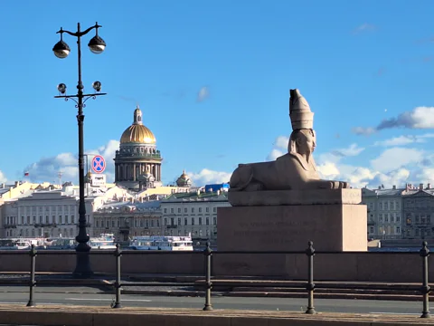 Сердце Петербурга: Тайны Стрелки Васильевского и Университетской набережной