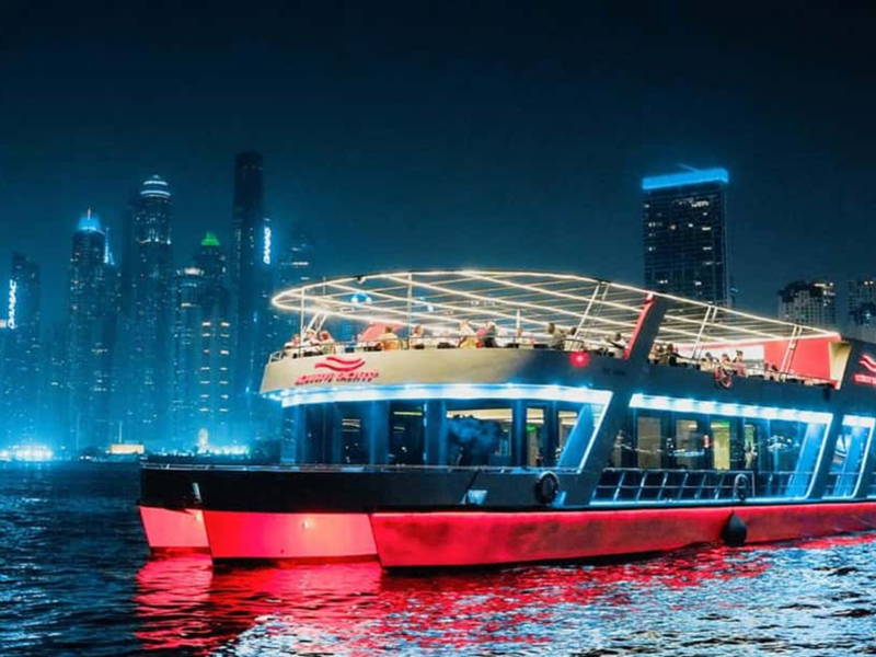 Роскошный круиз по Дубай Марине с ужином и живой музыкой