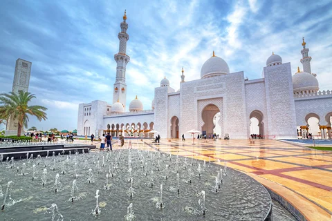 Парк «Мир Феррари» с обедом и мечеть Шейха Зайда из Шарджи
