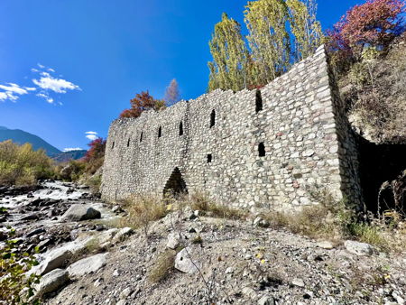 Каменный замок