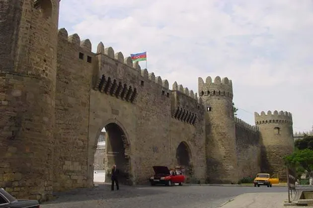 От Старого города Баку до Горящей горы и Зоорстрийского храма в один день. — фото 2