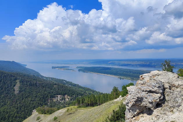 Там, где горы смотрят в море